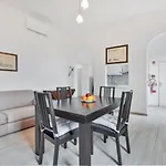 Maria Teresa Apartment